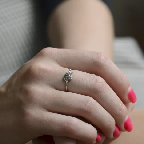 MELISSA gold ring with salt and pepper diamond Image