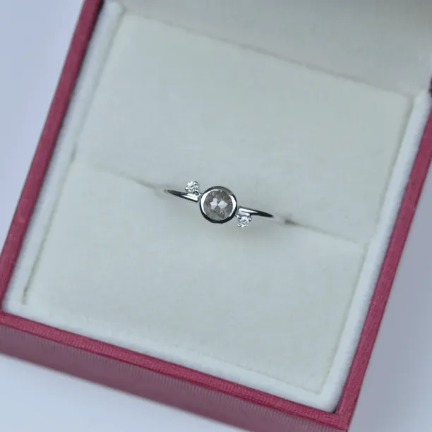 LAUREN gold ring with salt and pepper diamond 0.45ct Image