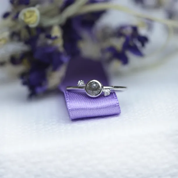 LAUREN gold ring with salt and pepper diamond 0.45ct Image