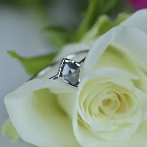 JANE gold diamond ring in an authentic cut Thumbnail