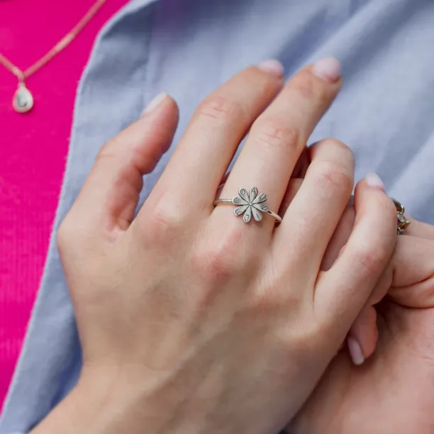 Gold ring with a diamond and engraving LEXI Image