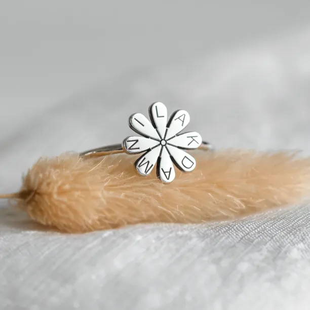 Gold ring with a diamond and engraving LEXI Image