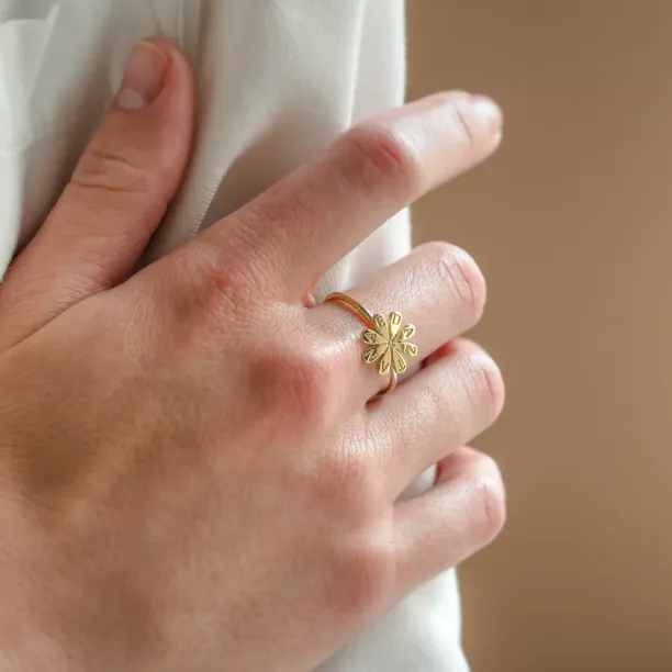 Gold ring with a diamond and engraving LEXI Image