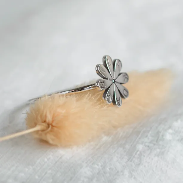 Gold ring with a diamond and engraving LEXI Image