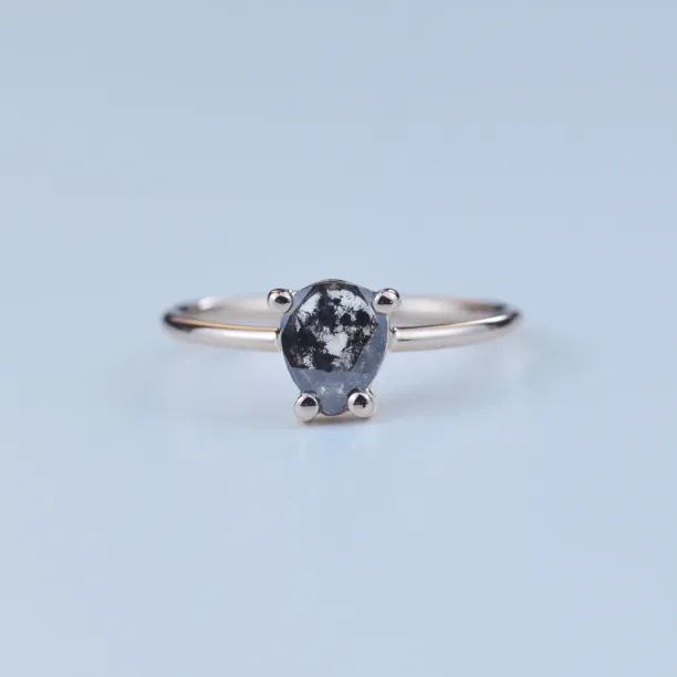 TERRI gold ring with salt and pepper diamond Image