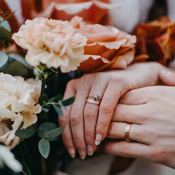 TERRI gold ring with salt and pepper diamond Image