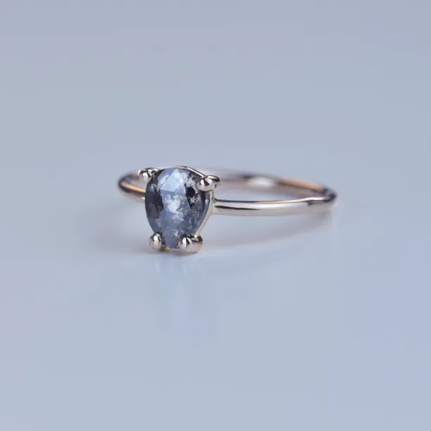 TERRI gold ring with salt and pepper diamond Image