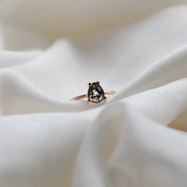 TERRI gold ring with salt and pepper diamond Image