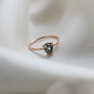 TERRI gold ring with salt and pepper diamond Thumbnail