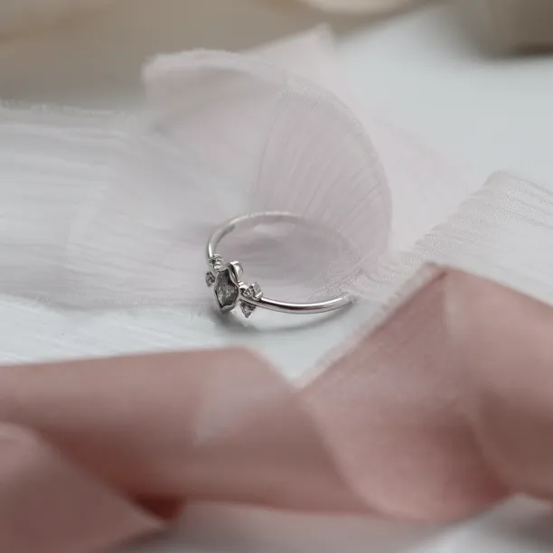 SABI gold ring with salt and pepper diamond 0.2ct Image