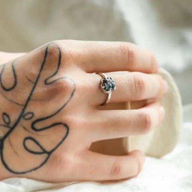 Gold ring with raw diamond VITA Image