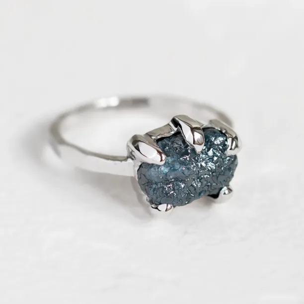 Gold ring with raw diamond VITA Image