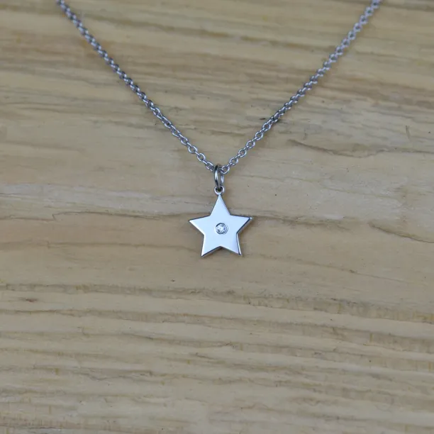 VIVIAN Silver star pendant with a diamond Image