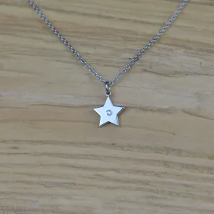 VIVIAN gold star pendant with a diamond Thumbnail