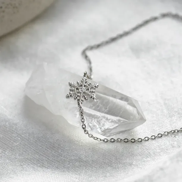 CORA gold bracelet with a diamond Image