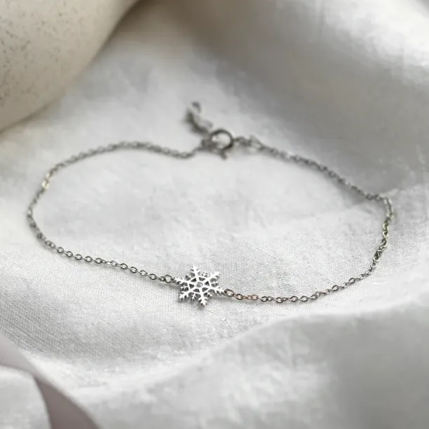 CORA gold bracelet with a diamond Image