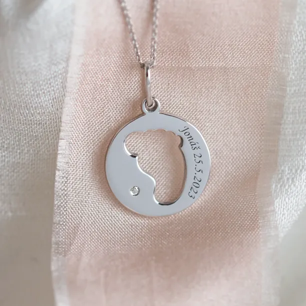 EIIA gold diamond pendant with baby foot trace Image