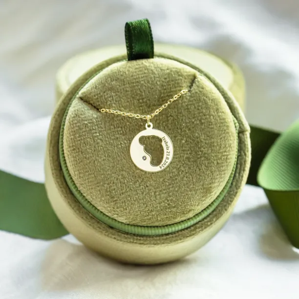 EIIA gold diamond pendant with baby foot trace Image