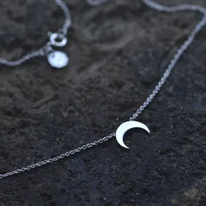 VITKE crescent-shape silver necklace Thumbnail