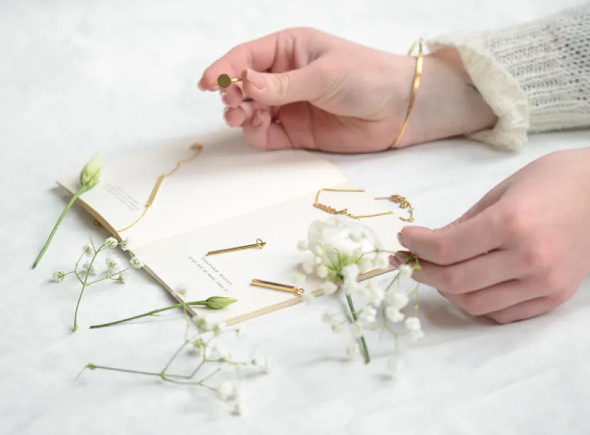 Golden minimalist necklace with engraving option ODDA Image