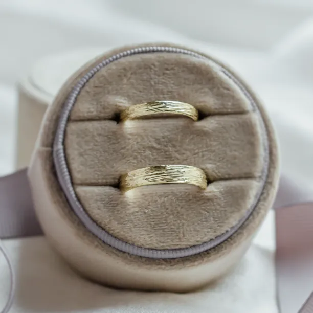 DRIS gold wedding rings Image