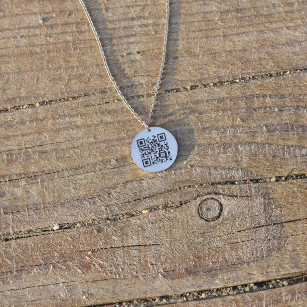 Pendant with encrypted QR-code + engraving on the opposite side Image