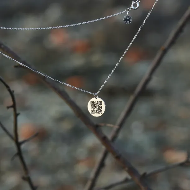 Pendant with encrypted QR-code + engraving on the opposite side Image