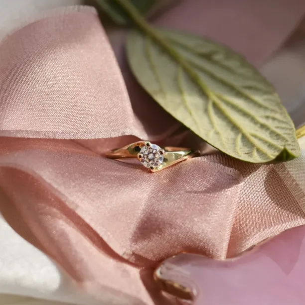 Gold ring with moissanite 0.5ct JURE Image