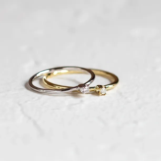 Gold minimalistic ring with diamond LAUDE Image