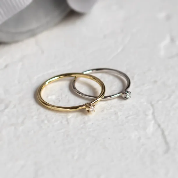 Gold minimalistic ring with diamond LAUDE Image