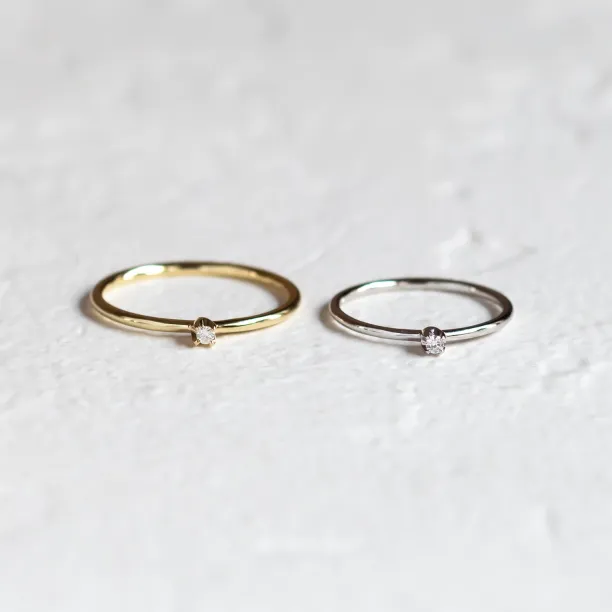 Gold minimalistic ring with diamond LAUDE Image