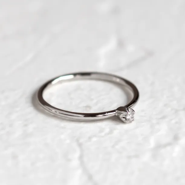 Gold minimalistic ring with diamond LAUDE Image