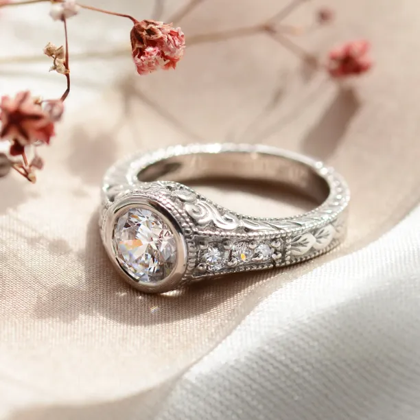 Vintage ring with moissanite and diamonds SOLA Image