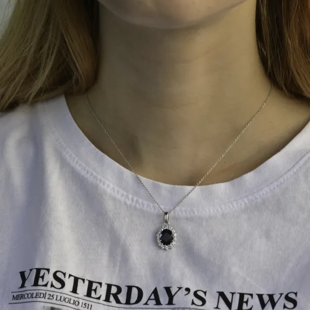 Luxurious pendant with JUFILI diamonds and a sapphire Image