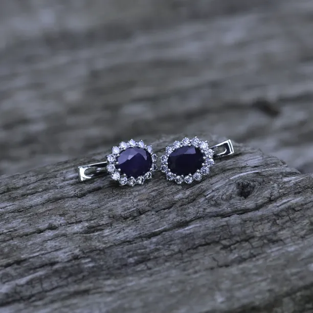 Elegant earrings with JUFINI diamonds and a sapphire Image