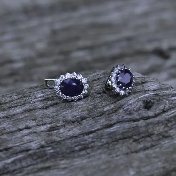 Elegant earrings with JUFINI diamonds and a sapphire Image