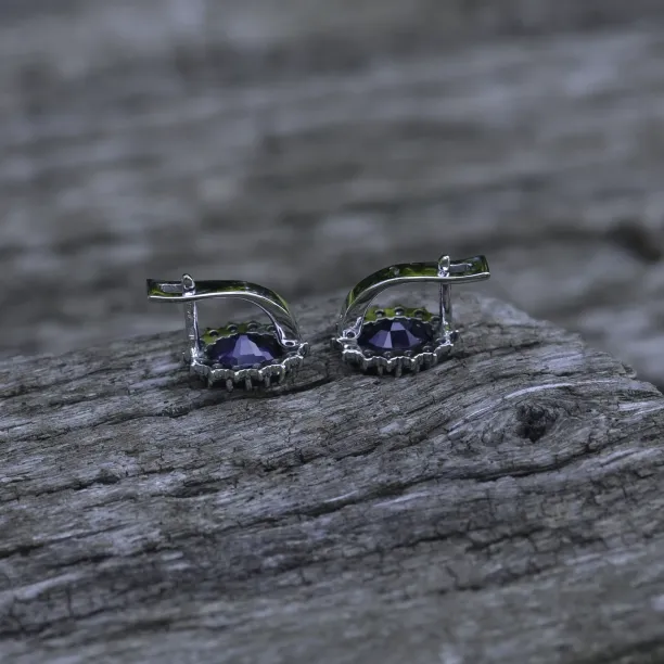 Elegant earrings with JUFINI diamonds and a sapphire Image