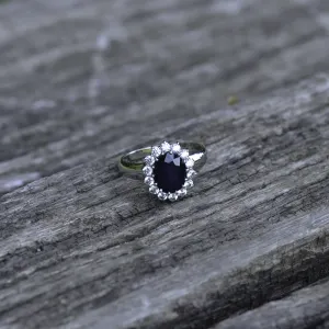 Golden ring with JUFI diamonds and a sapphire Thumbnail