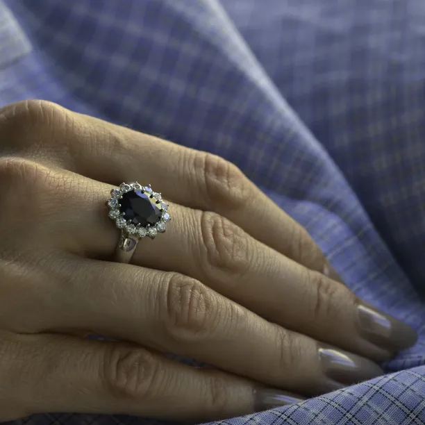 Golden ring with JUFI diamonds and a sapphire Image