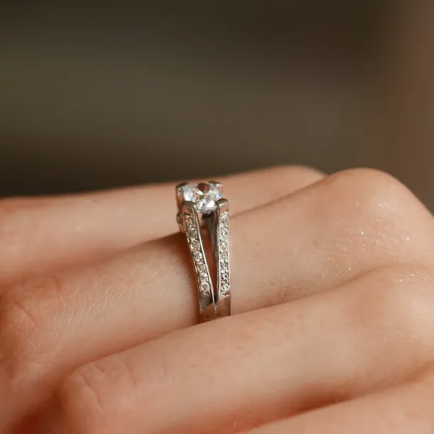 Engagement ring with moissanite and diamonds FITA Image
