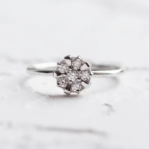GRAC gold diamond flower shape ring