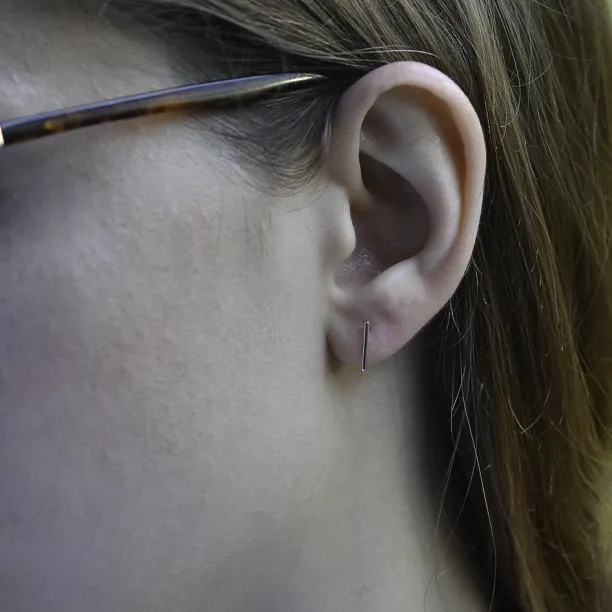 Gold minimalist earrings lines MALTE Image