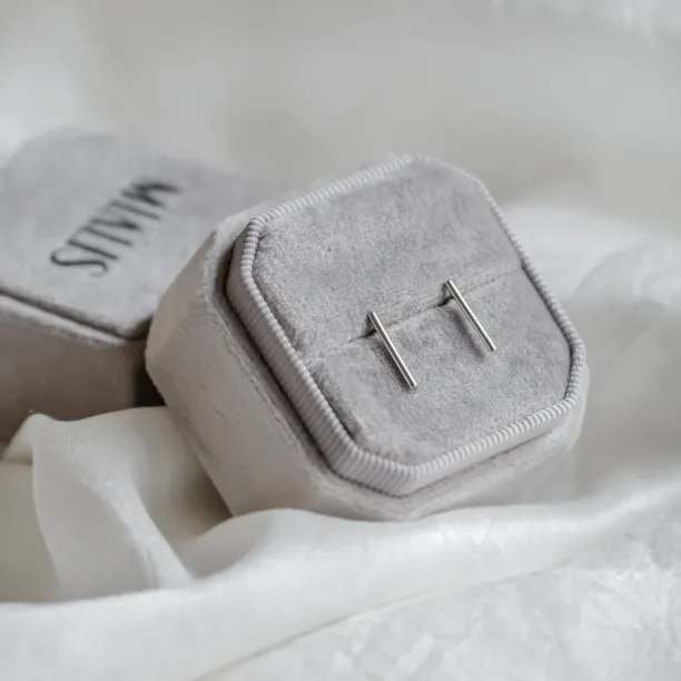 Gold minimalist earrings lines MALTE Image