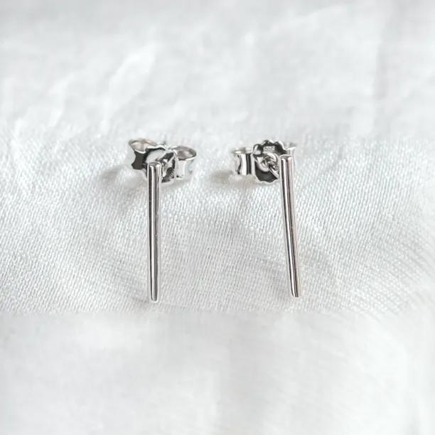 Gold minimalist earrings lines MALTE Image