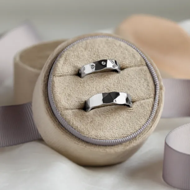 RONI relief gold wedding rings Image