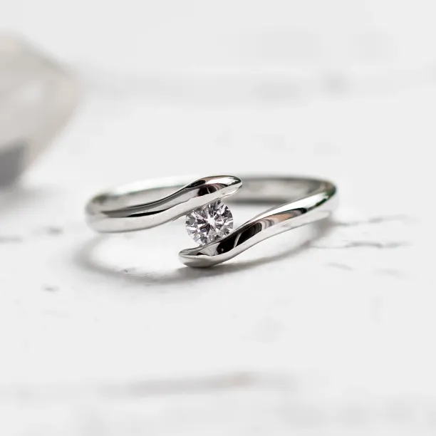 LEA sophisticated gold diamond engagement ring Image