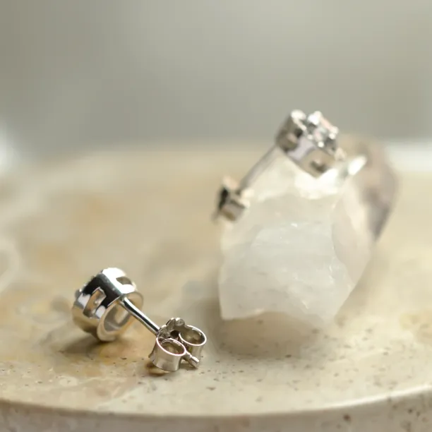 Classical gold stud earring with diamonds NINA Image