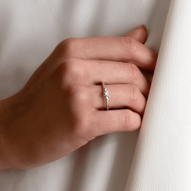 ROSNI gold diamond engagement ring Image