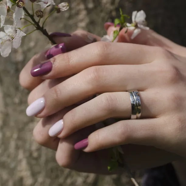 Gold wedding rings TALE Image