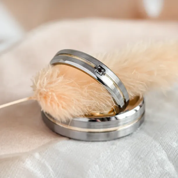 MOON black gold wedding rings with diamond Image